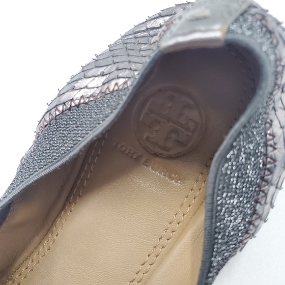 Tory Burch Gabby Ballet-washed Metallic Python Print/Metallic Pewter Gray - Picture 7 of 9